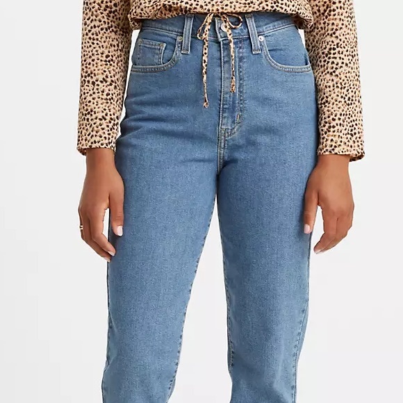 Levi’s Light Wash High Waisted Taper Jeans - Picture 4 of 4